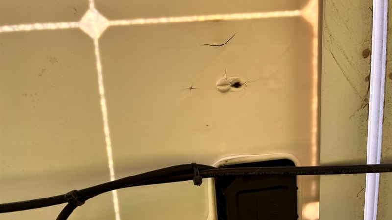 パネル裏面の損傷